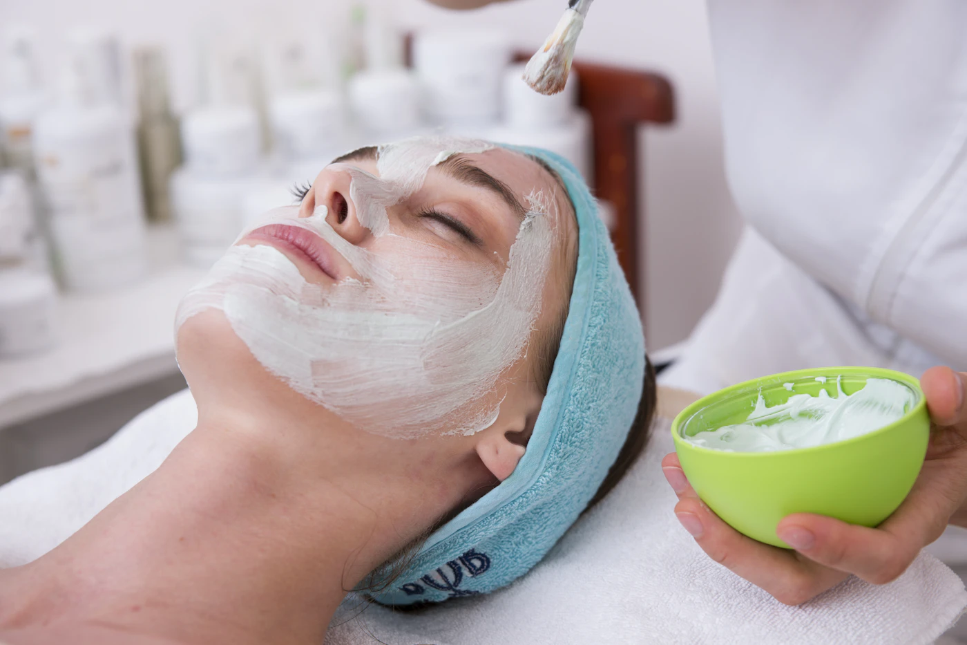 Tuz Peeling Uygulaması — Olia Spa